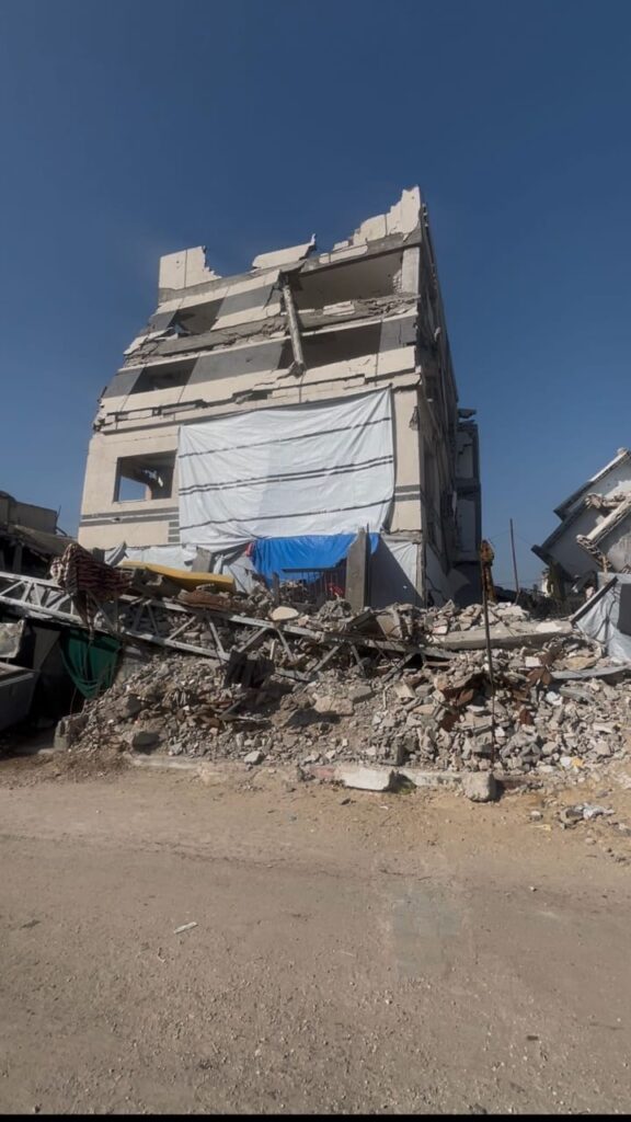 بيتٌ على حافة الانهيار… وحياة معلّقة بوحدات دم