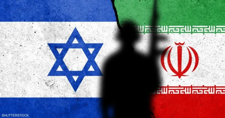 رسائل غامضة تُربك الشارع الإسرائيلي وتحذير: “نحن قادمون.. انظروا إلى السماء عند منتصف الليل”