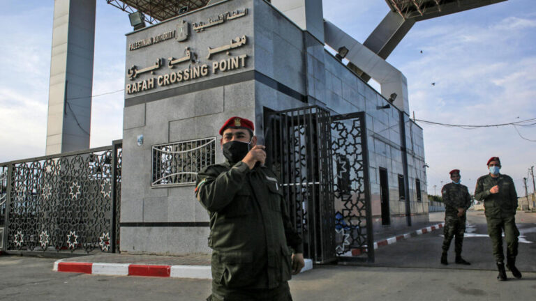 صحيفة عبرية: الإحتلال ينهي الاستعدادات لإعادة فتح معبر رفح قريبًا