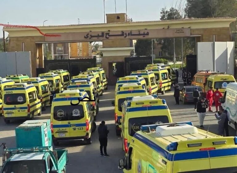 استعدادات عند الجانب المصري من معبر رفح لبدء دخول مرضى ضمن التشغيل التجريبي