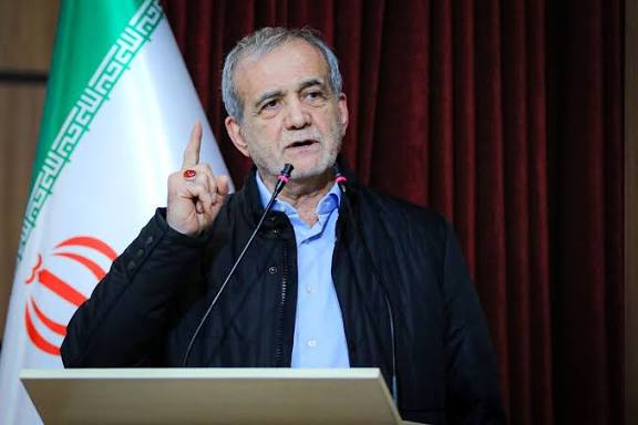 الرئيس الإيراني: لا نريد الحرب ولكننا لن نخضع للإملاءات والتهديدات وهناك مظاهر عدم عدالة في بعض محافظات إيران.