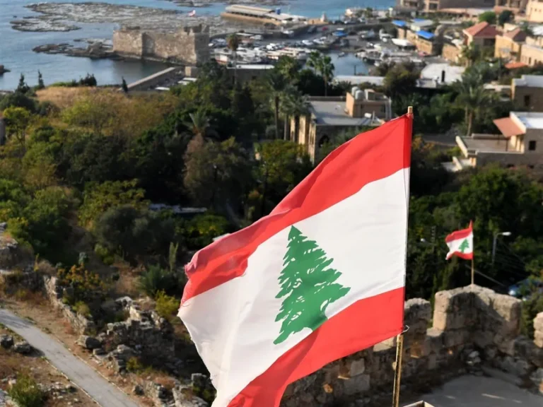 لبنان يمهل السفير الإيراني للمغادرة ويهدد بسحب الحصانة الدبلوماسية بعد انتهاء المهلة