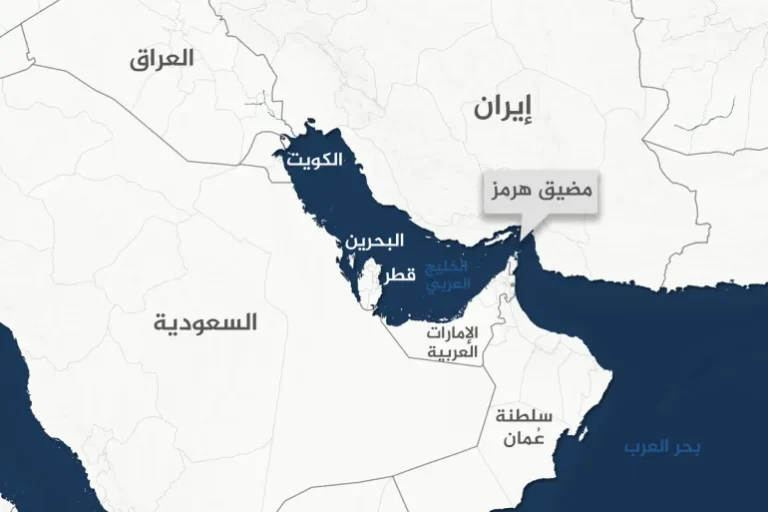 إستهداف 3 سفن بقذائف في مضيق هرمز.