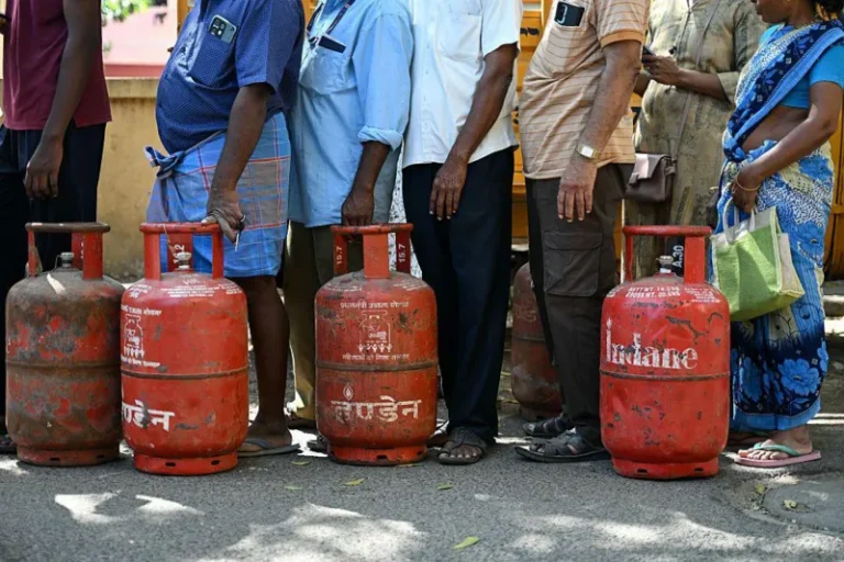 Because of the war on Iran: cooking gas is not available in India