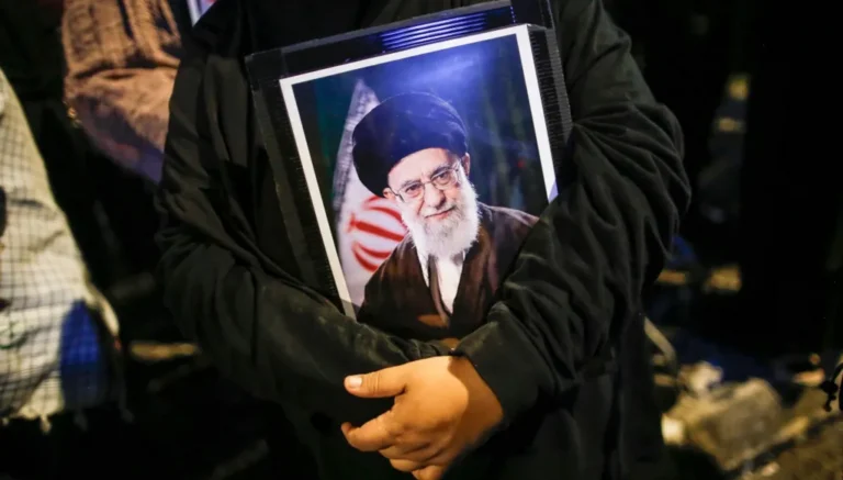 اتصال بين مسقط وطهران: إيران تشيد بوساطة عُمان وتؤكد انفتاحها على جهود وقف التصعيد