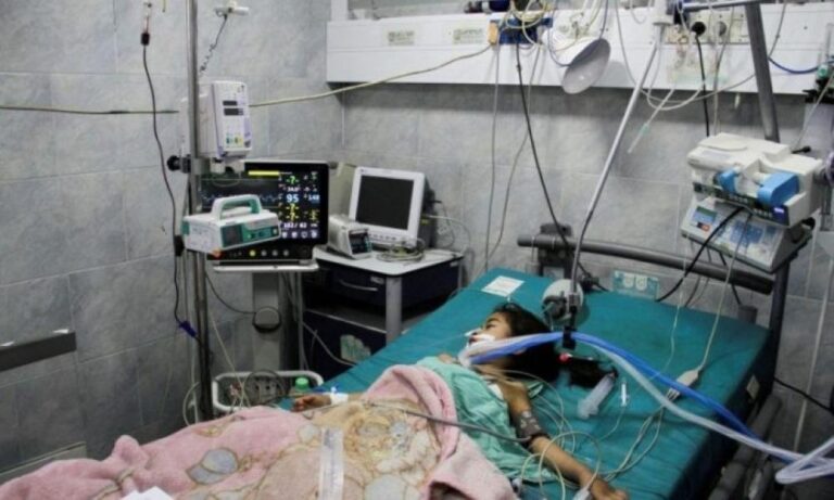 صحة غزة: وفاة 6 إلى 10 مرضى يوميًا بانتظار السفر للعلاج وتحذيرات من كارثة إنسانية وشيكة