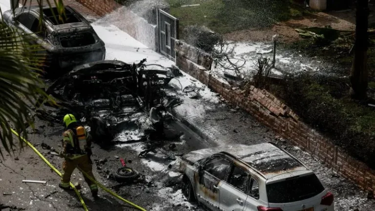 أضرار في مجمّع “الكرياه” العسكري بتل أبيب إثر سقوط رأس صاروخي عنقودي إيراني خلال رشقات مكثفة