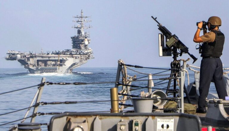 البحرية الأمريكية ستبدأ بفرض حصاراً شاملاً في مضيق هرمز لمنع إيران من فرض سيطرتها.