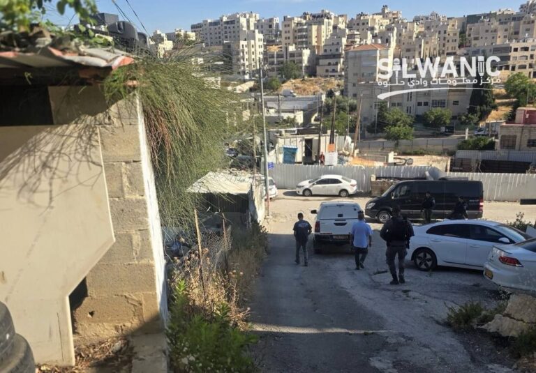 اقتحام بيت حنينا بعد الهدم القسري: الاحتلال يلاحق المقدسيين حتى بين أنقاض منازلهم