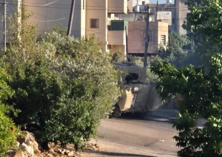 تصاعد الاقتحامات الإسرائيلية في الضفة الغربية والإفراج عن أسير من كفر نعمة