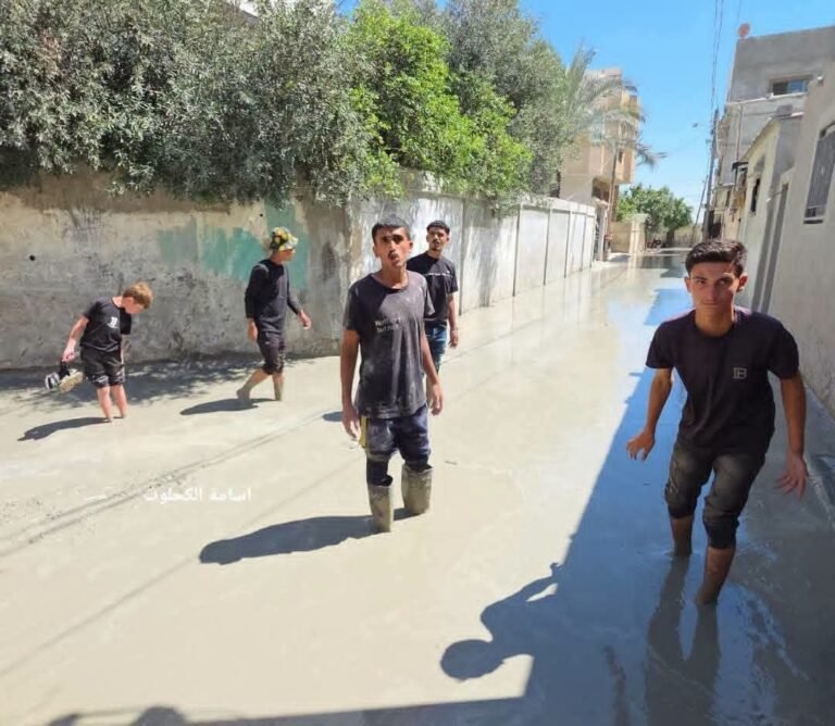 الاحتلال يضخ كميات كبيرة من الباطون في شوارع غزة