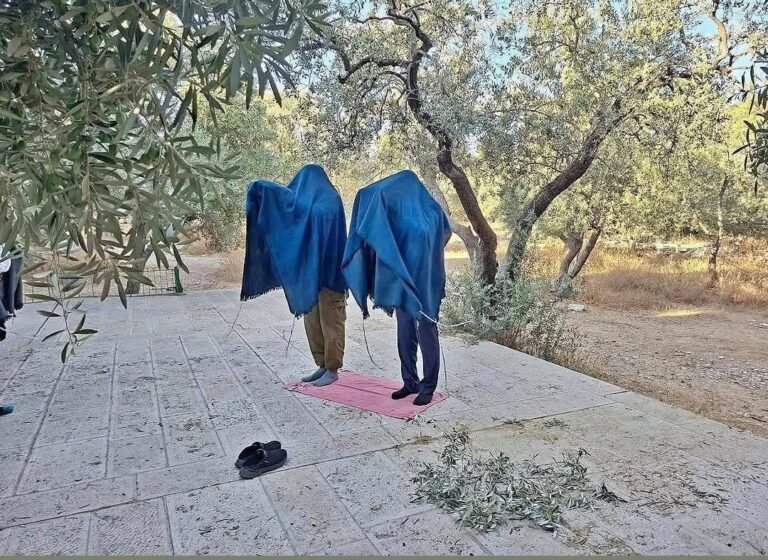 مستوطنون يؤدون «بركة الكهنة» علنًا داخل الأقصى
