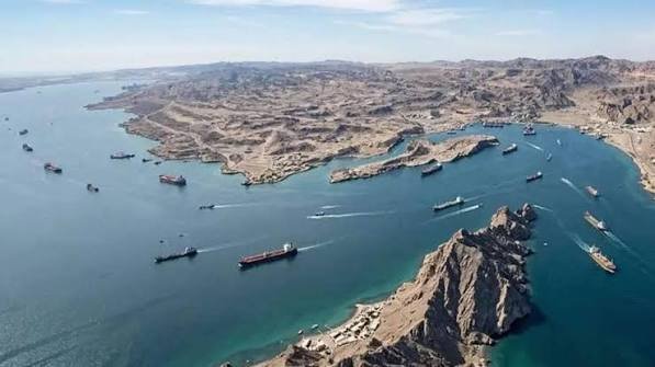 إيران تمنح النفط العراقي تصريحًا للعبور عبر هرمز