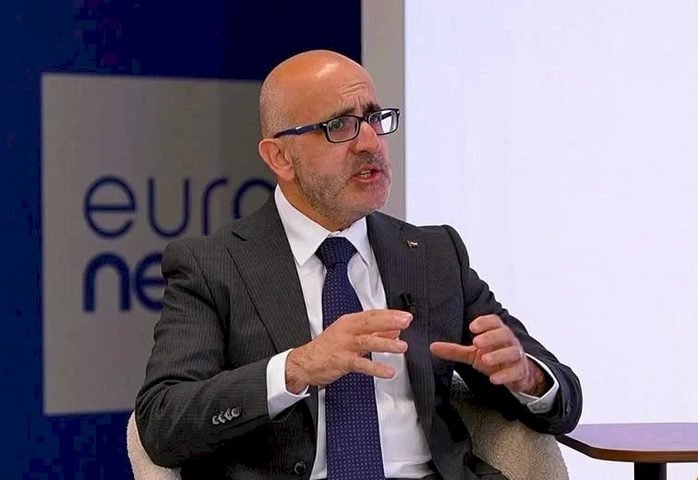 وزير المالية: حان وقت التوسع بالدولار والدينار والدفع الإلكتروني بدل الشيكل